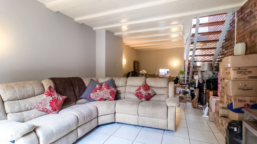 2 Bedroom Property for Sale in Linmeyer Gauteng