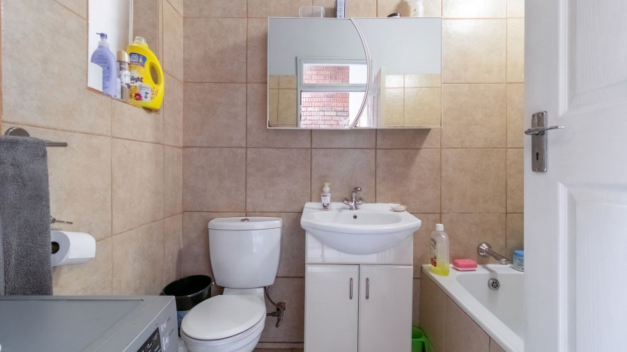 2 Bedroom Property for Sale in Linmeyer Gauteng