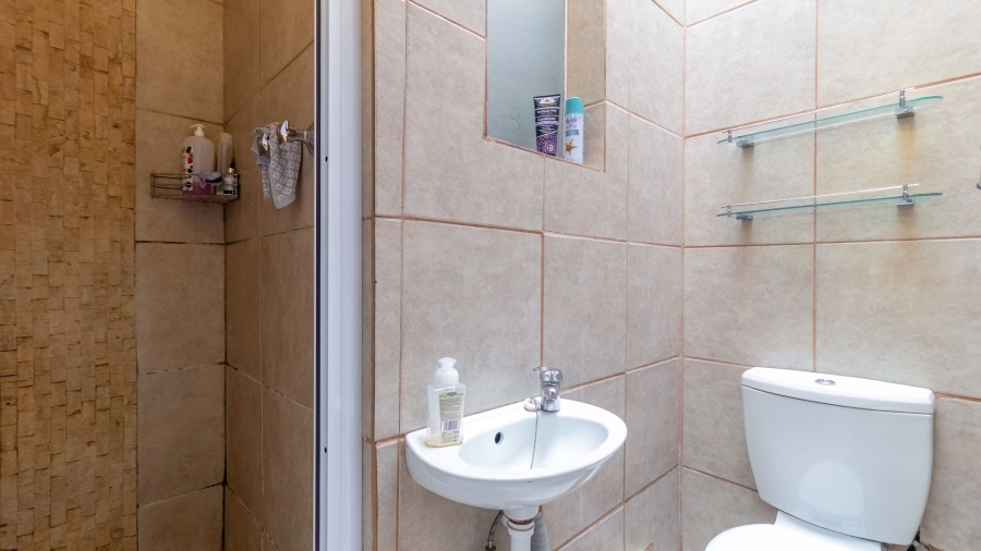 2 Bedroom Property for Sale in Linmeyer Gauteng