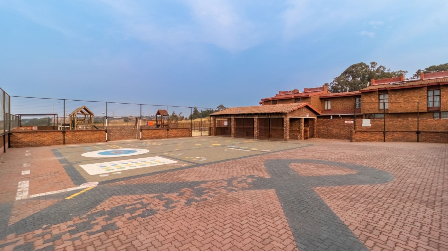 2 Bedroom Property for Sale in Linmeyer Gauteng