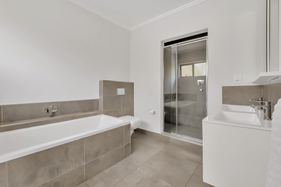 3 Bedroom Property for Sale in Strathavon Gauteng