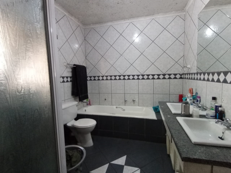 3 Bedroom Property for Sale in Three Rivers East Gauteng