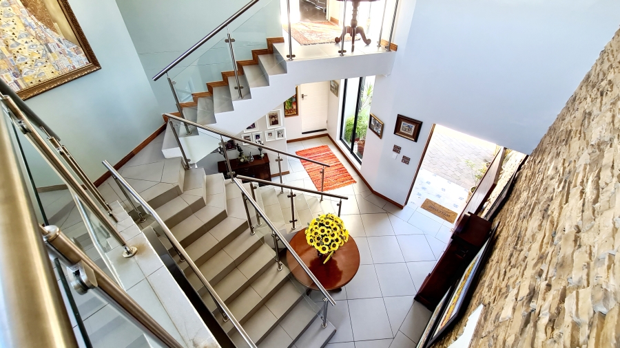 5 Bedroom Property for Sale in Leeuwfontein Gauteng