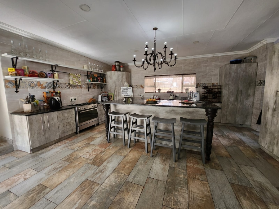 5 Bedroom Property for Sale in Sonneveld Gauteng