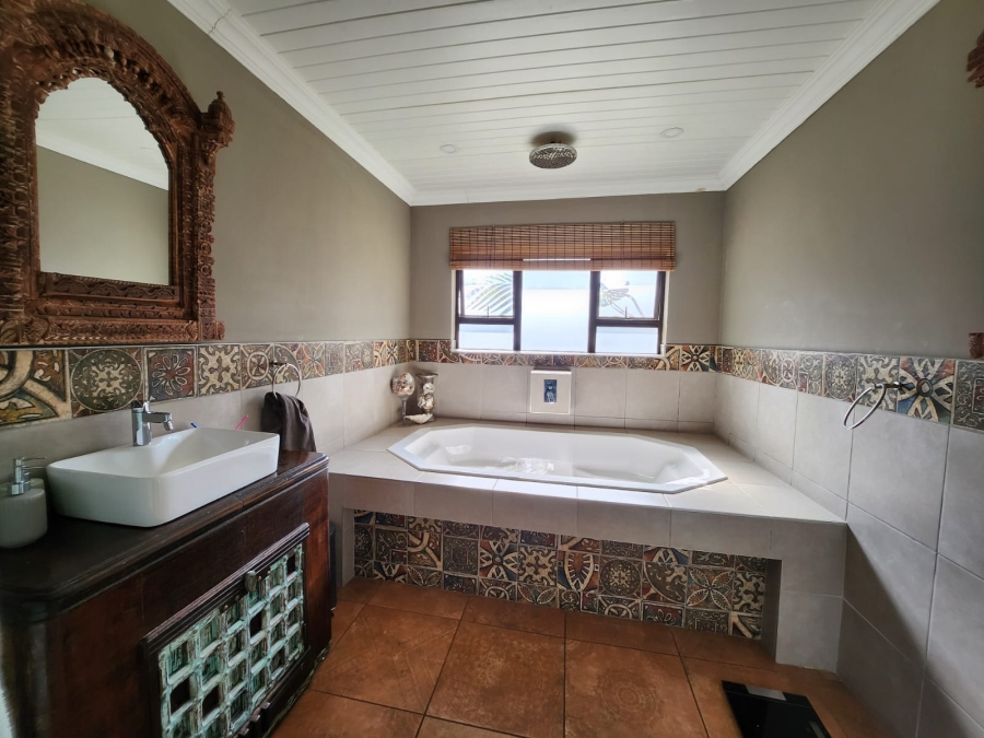 5 Bedroom Property for Sale in Sonneveld Gauteng