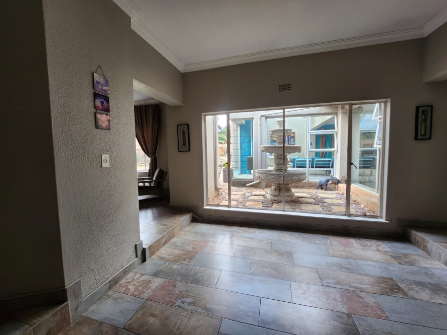 5 Bedroom Property for Sale in Sonneveld Gauteng