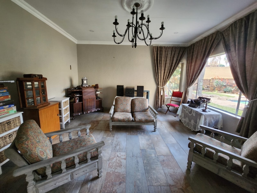 5 Bedroom Property for Sale in Sonneveld Gauteng