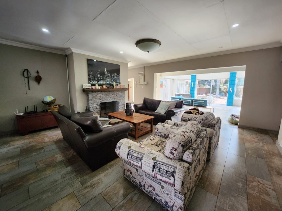 5 Bedroom Property for Sale in Sonneveld Gauteng