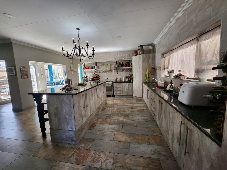 5 Bedroom Property for Sale in Sonneveld Gauteng