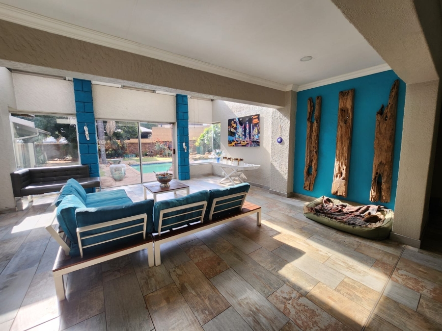 5 Bedroom Property for Sale in Sonneveld Gauteng