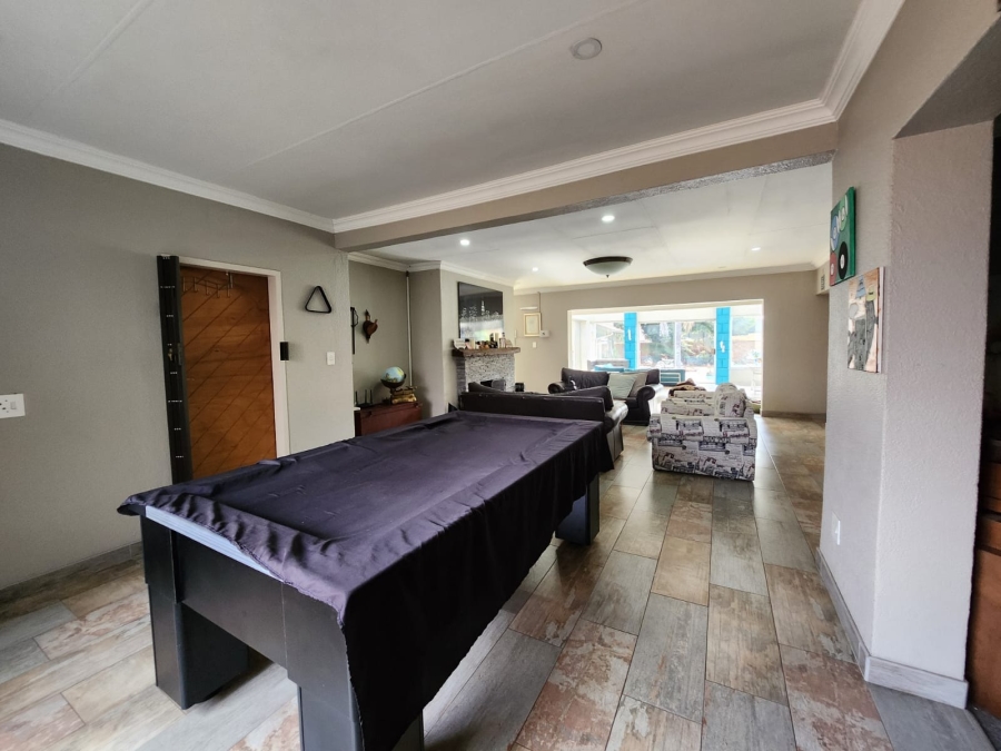 5 Bedroom Property for Sale in Sonneveld Gauteng