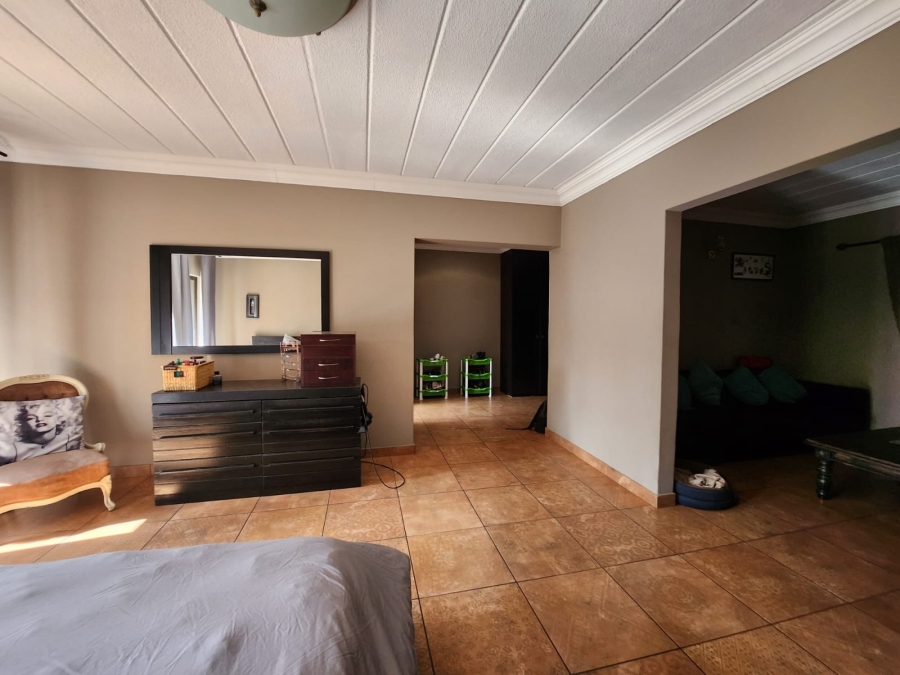 5 Bedroom Property for Sale in Sonneveld Gauteng