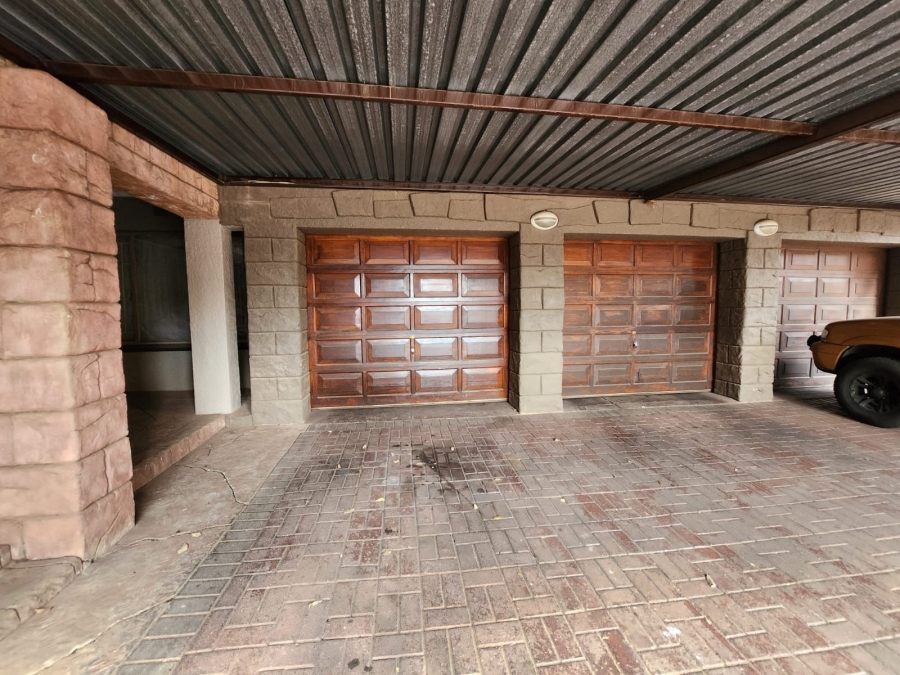 5 Bedroom Property for Sale in Sonneveld Gauteng