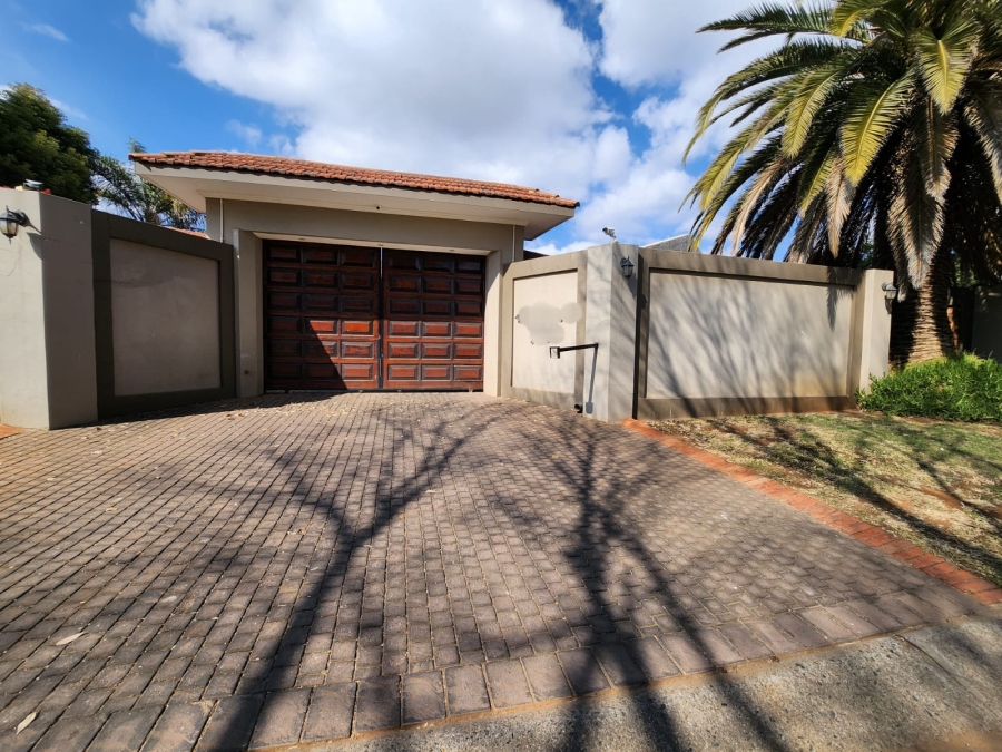5 Bedroom Property for Sale in Sonneveld Gauteng