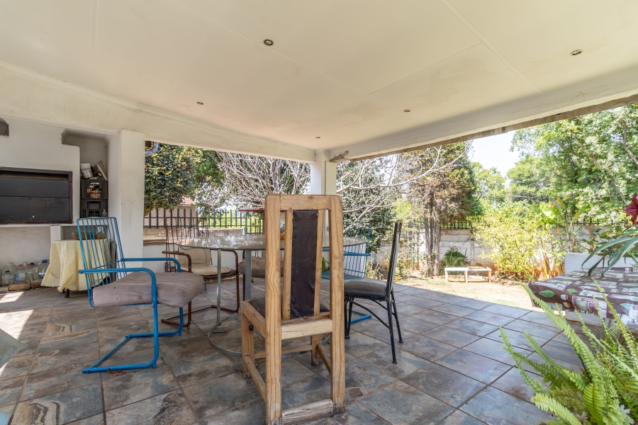 6 Bedroom Property for Sale in Hurlingham Manor Gauteng