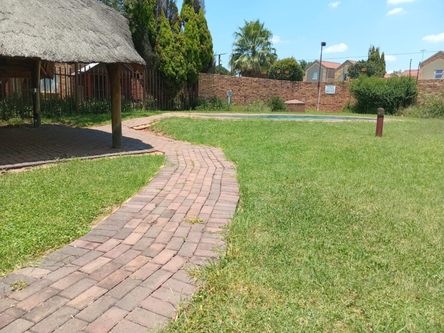 2 Bedroom Property for Sale in Wilgeheuwel Gauteng