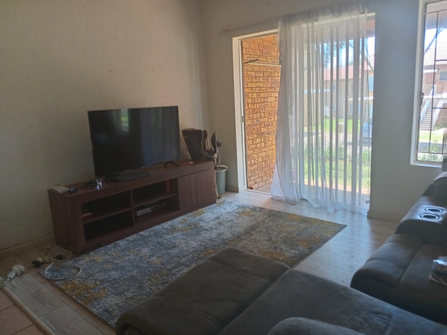 2 Bedroom Property for Sale in Wilgeheuwel Gauteng