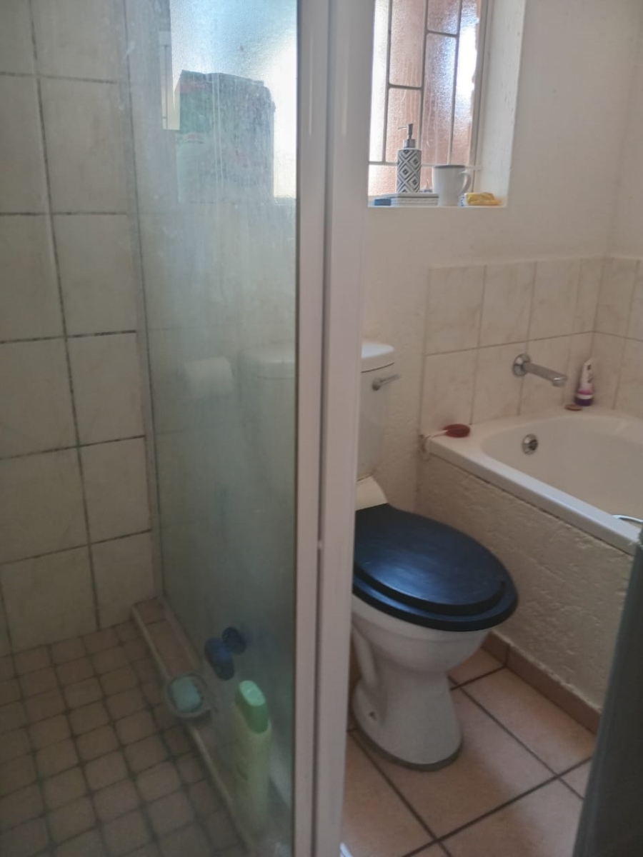 2 Bedroom Property for Sale in Wilgeheuwel Gauteng