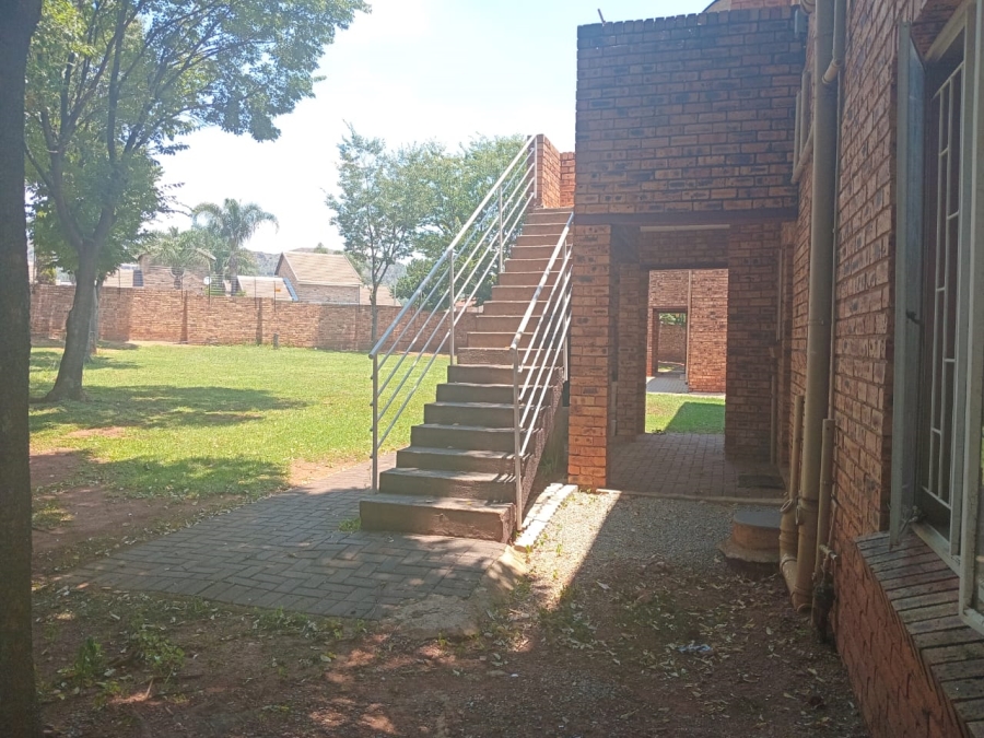 2 Bedroom Property for Sale in Wilgeheuwel Gauteng