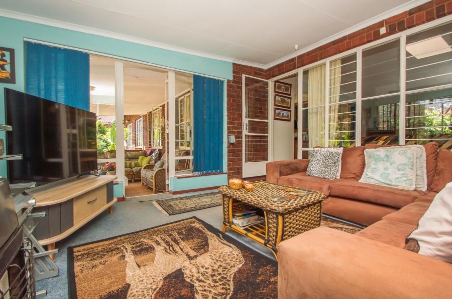 4 Bedroom Property for Sale in Helderkruin Gauteng