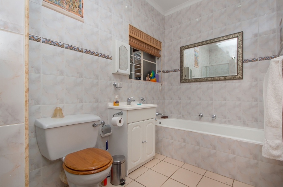 4 Bedroom Property for Sale in Helderkruin Gauteng