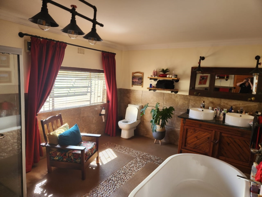 5 Bedroom Property for Sale in Agavia Gauteng