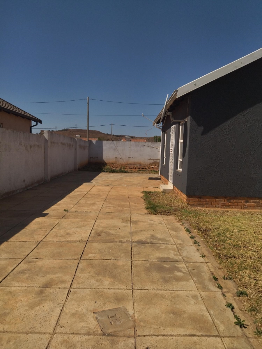 2 Bedroom Property for Sale in Lehae Gauteng