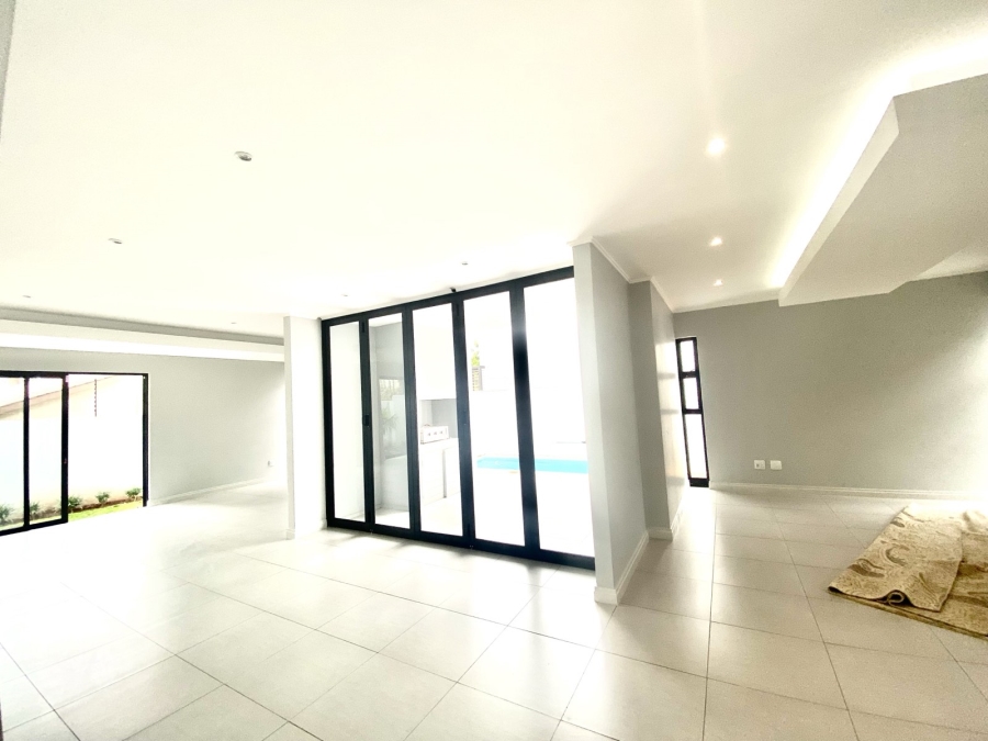 To Let 4 Bedroom Property for Rent in Sandown Gauteng