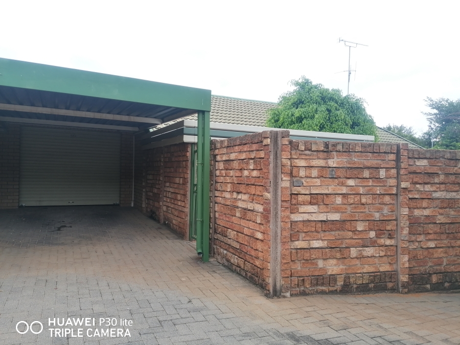 2 Bedroom Property for Sale in Murrayfield Gauteng