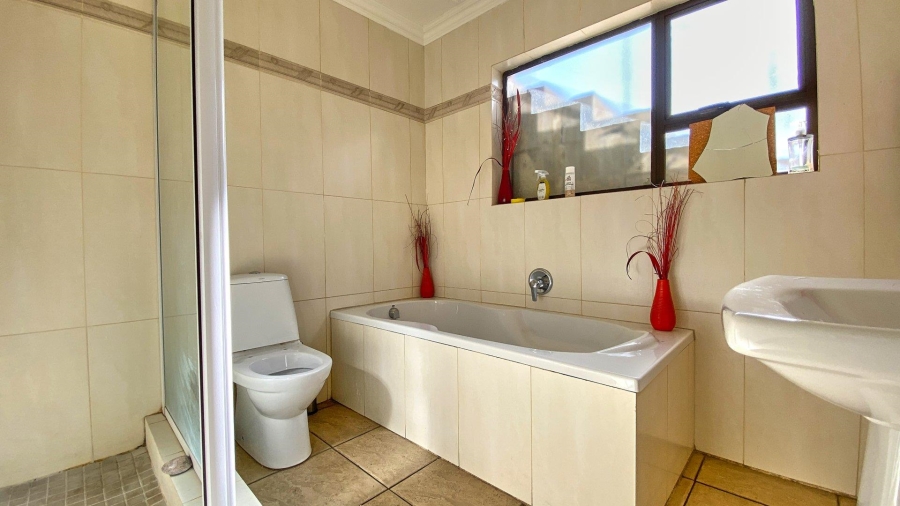 5 Bedroom Property for Sale in Bassonia Gauteng