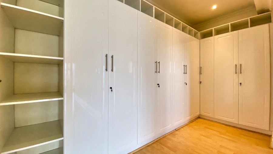 5 Bedroom Property for Sale in Bassonia Gauteng