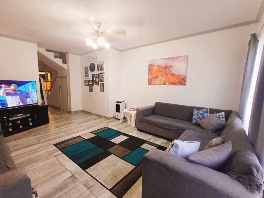 3 Bedroom Property for Sale in Three Rivers Proper Gauteng