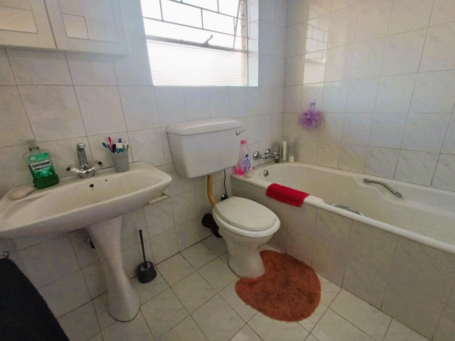 3 Bedroom Property for Sale in Three Rivers Proper Gauteng