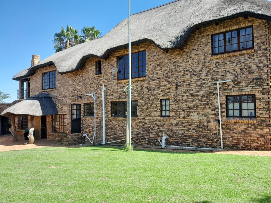 5 Bedroom Property for Sale in Kameeldrift East Gauteng