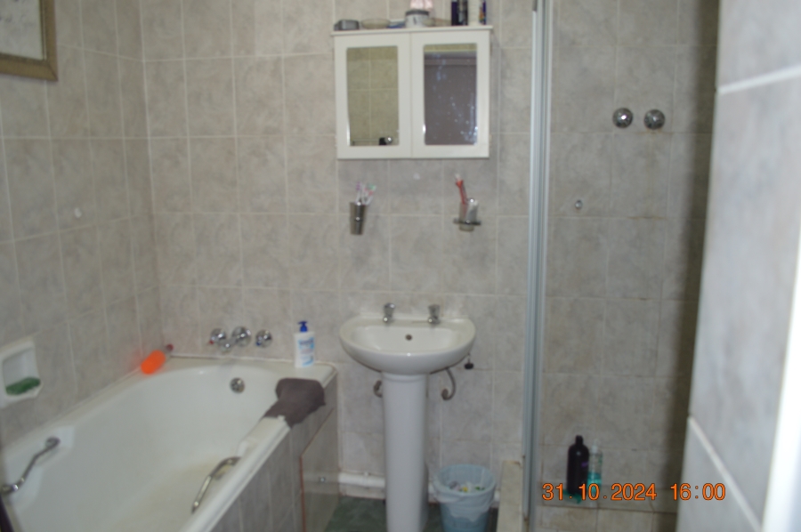 4 Bedroom Property for Sale in Three Rivers Gauteng