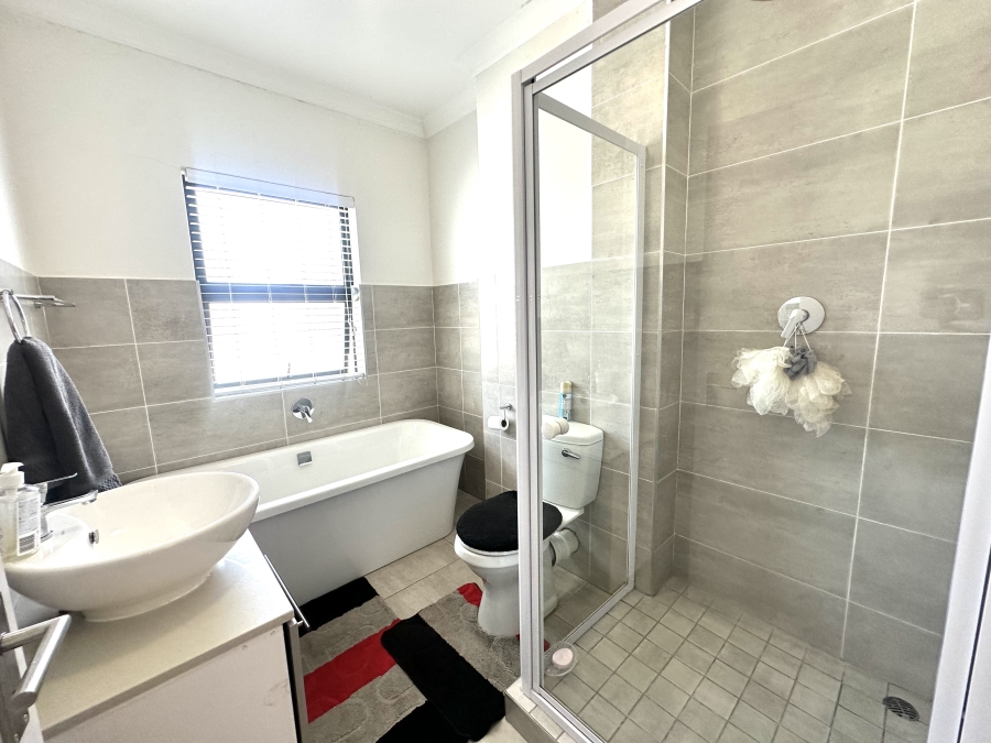 3 Bedroom Property for Sale in Thatchfield Estate Gauteng