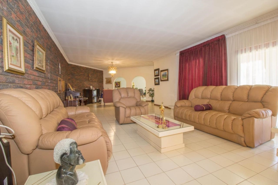 4 Bedroom Property for Sale in Knoppieslaagte Gauteng