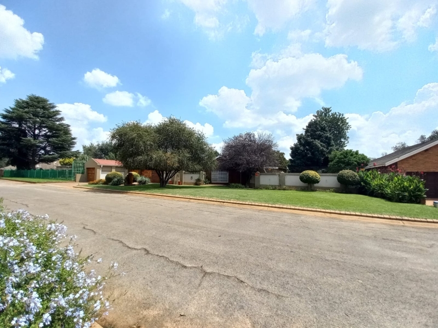 5 Bedroom Property for Sale in Kenleaf Gauteng