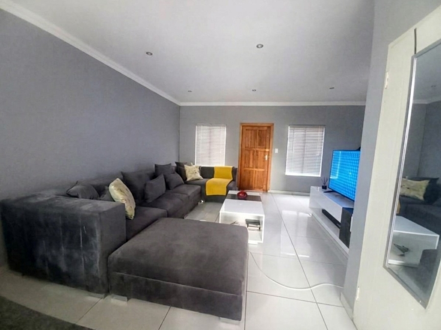 3 Bedroom Property for Sale in Sonneveld Gauteng