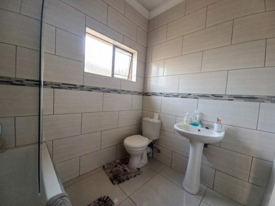 3 Bedroom Property for Sale in Sonneveld Gauteng