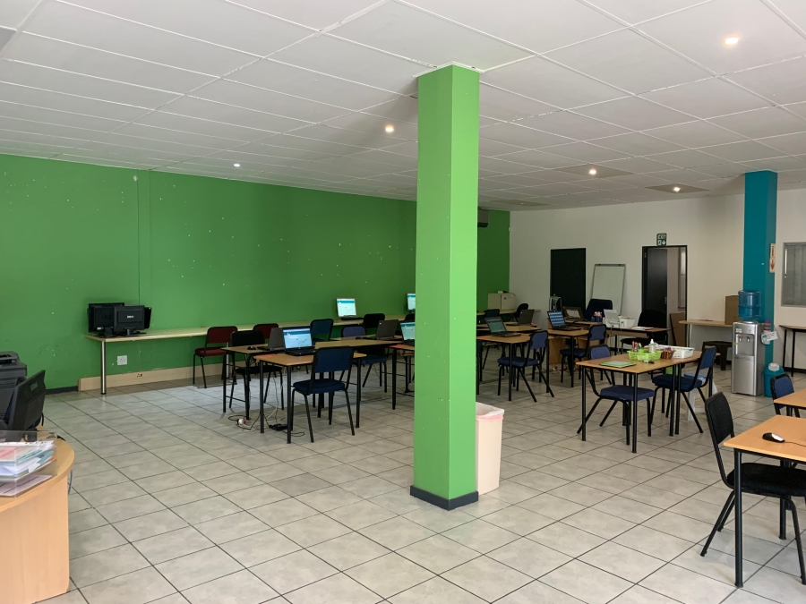 To Let Commercial Property for Rent in Bromhof Gauteng