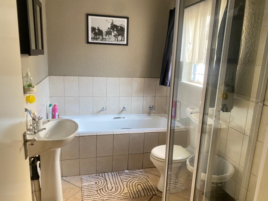 1 Bedroom Property for Sale in Willowbrook Gauteng