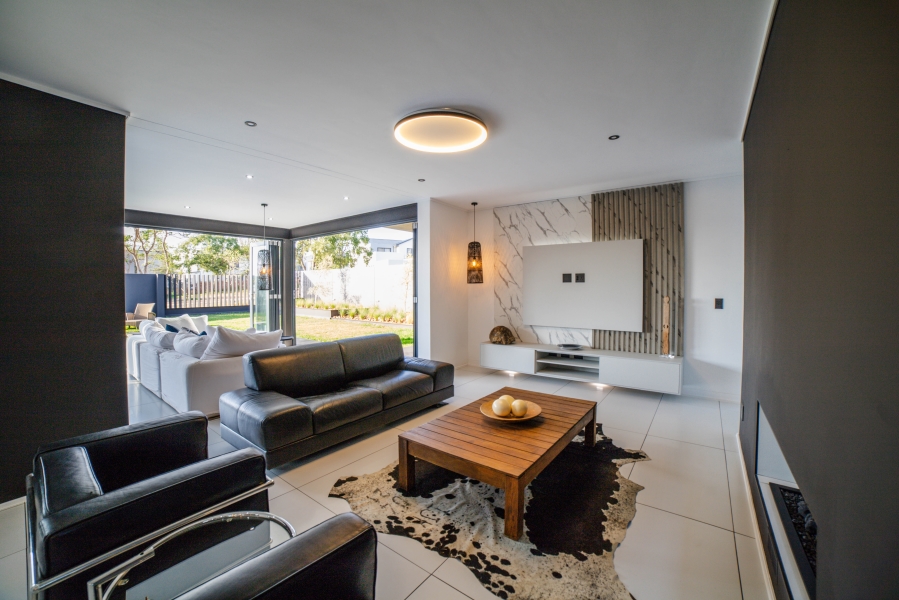 5 Bedroom Property for Sale in Helderfontein Estate Gauteng