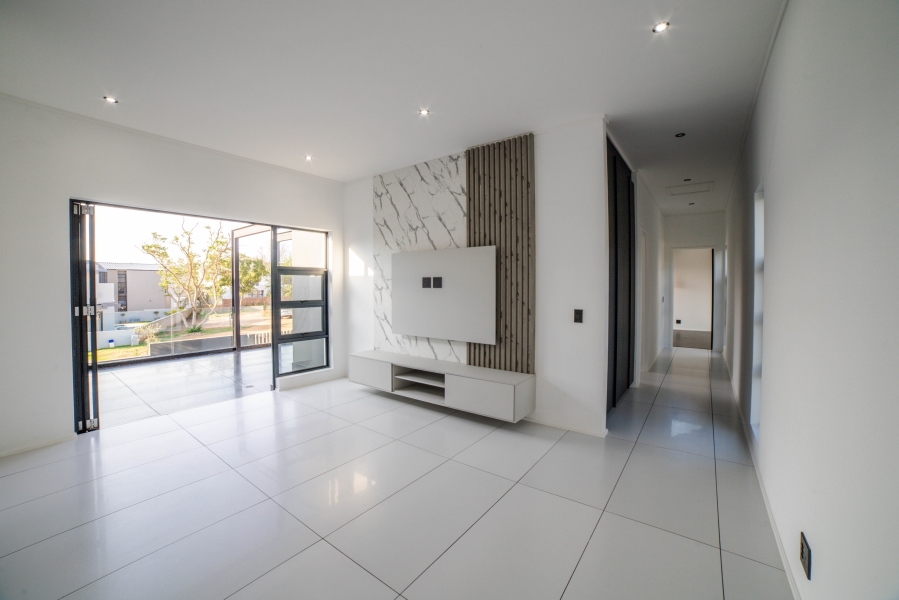 5 Bedroom Property for Sale in Helderfontein Estate Gauteng