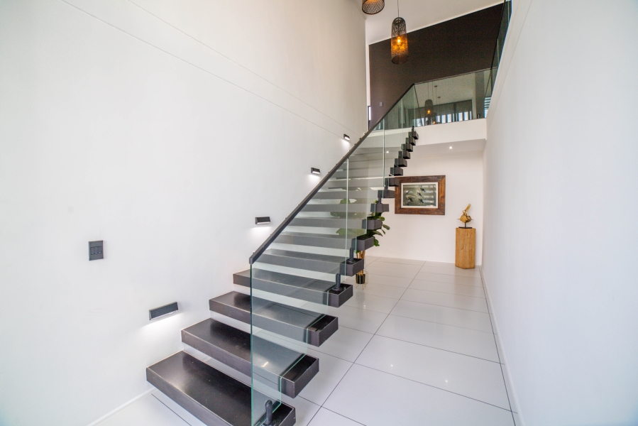 5 Bedroom Property for Sale in Helderfontein Estate Gauteng