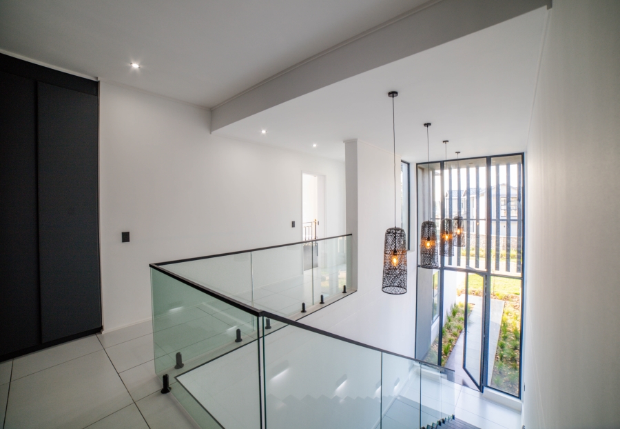 5 Bedroom Property for Sale in Helderfontein Estate Gauteng