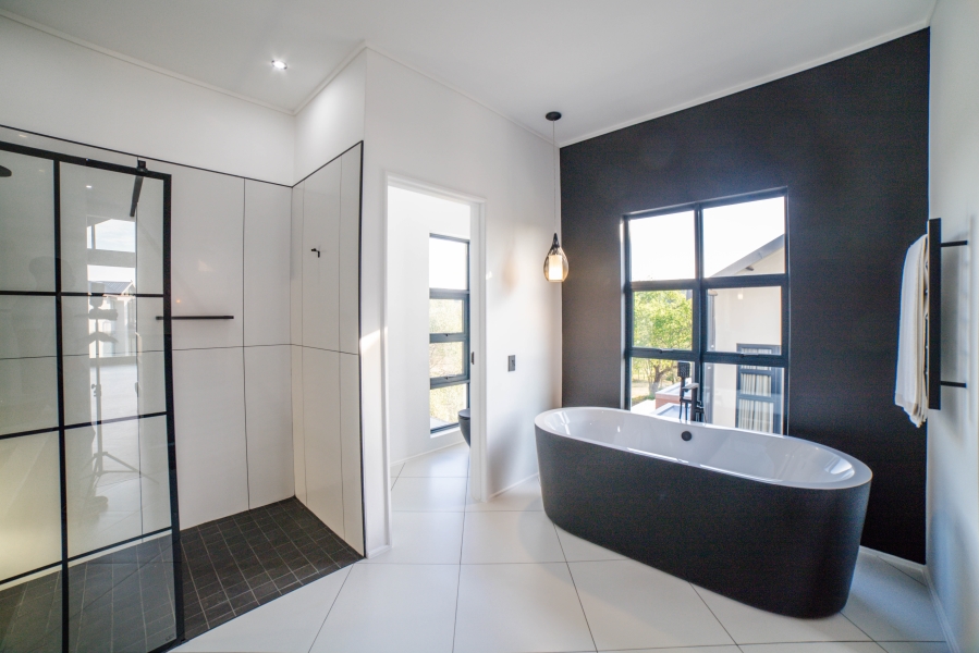 5 Bedroom Property for Sale in Helderfontein Estate Gauteng