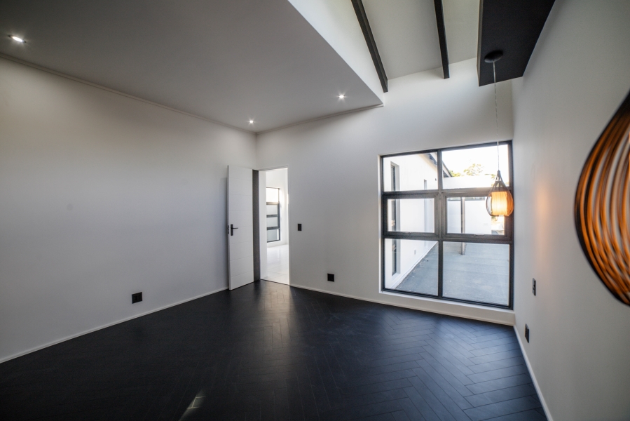 5 Bedroom Property for Sale in Helderfontein Estate Gauteng