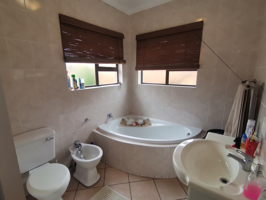 3 Bedroom Property for Sale in New Market Park Gauteng