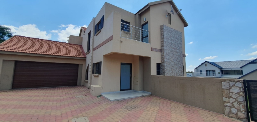 4 Bedroom Property for Sale in Doornkloof Gauteng